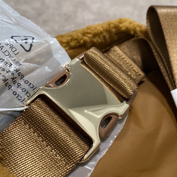 COPY - Everywhere Fleece Belt Bag By Lululemon - Picture 9 of 12